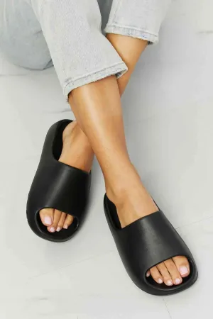 Chic Rubber Slides in Black
