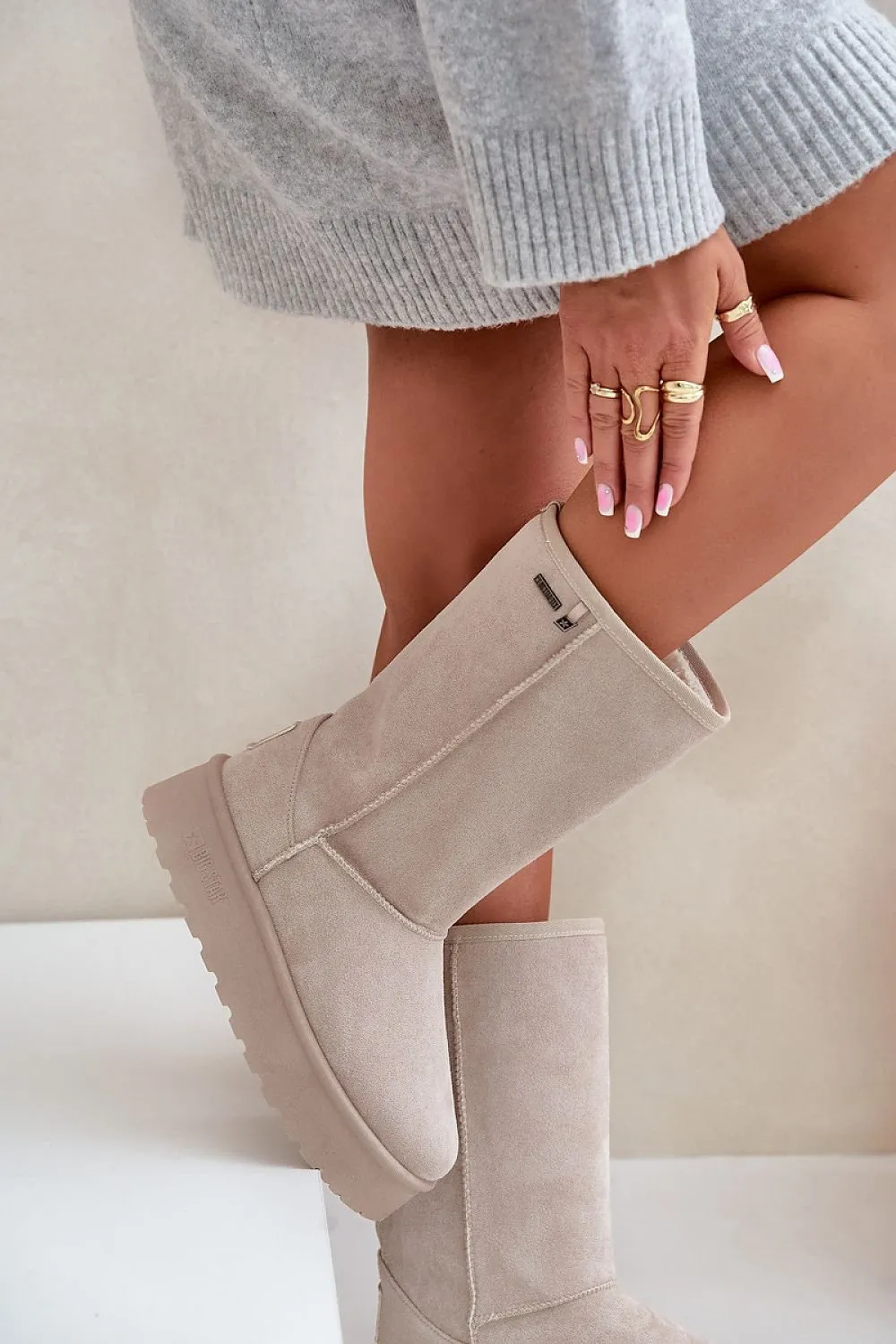 High snow boots lined with soft fur